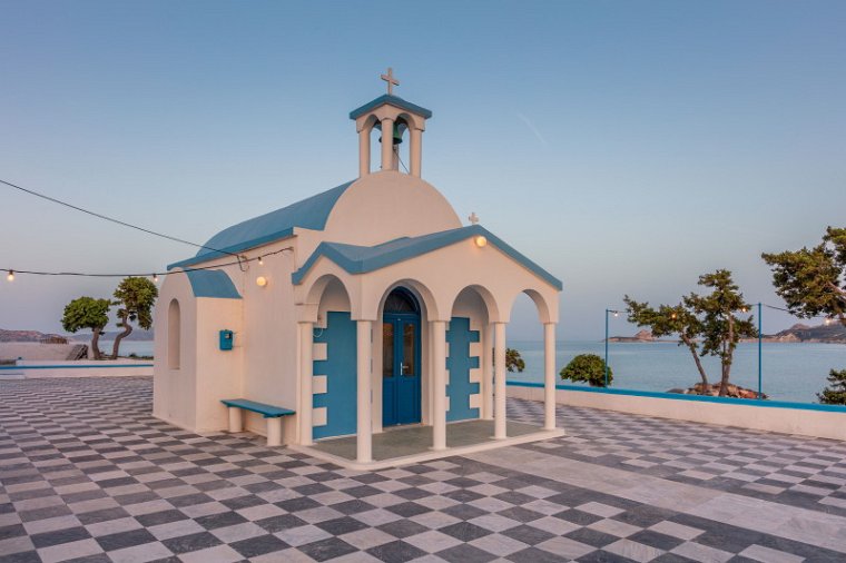 012 Milos, Pollonia.jpg